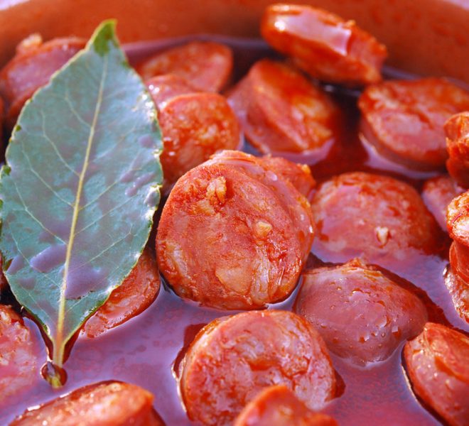 CHORIZOS AL VINO